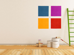 Peintre à Pornichet Une image contenant mur, échelle, peinture, intérieur